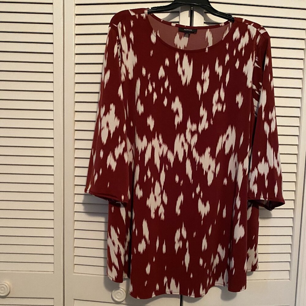 Berry & White Swing Top